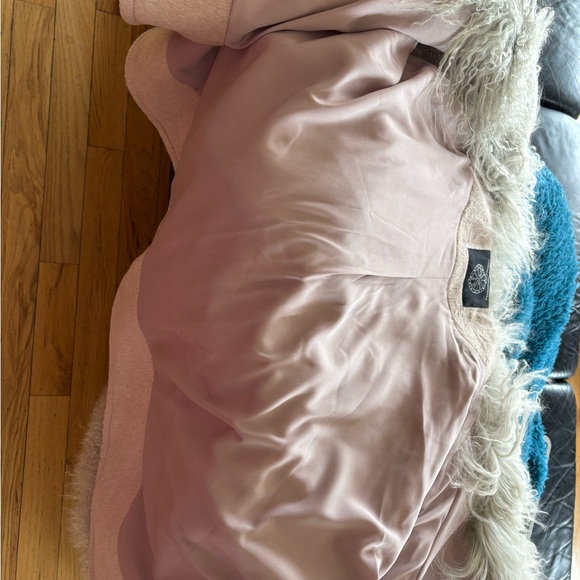 Lindsey Thornburg White Sands Shearling Cloak - Picture 9 of 10